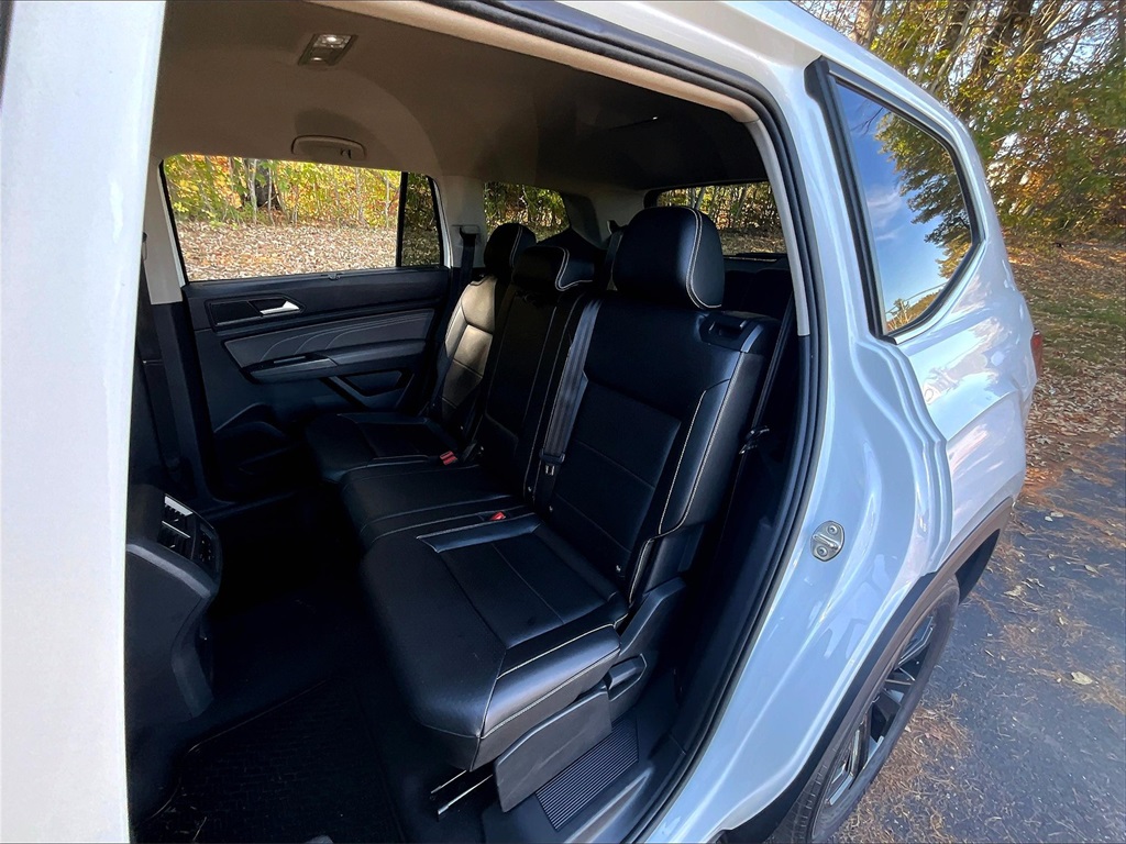 2022 Volkswagen Atlas 3.6L V6 SE w/Technology - Photo 15