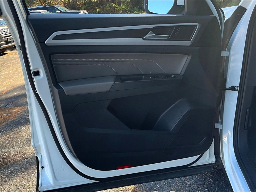 2022 Volkswagen Atlas 3.6L V6 SE w/Technology - Photo 9