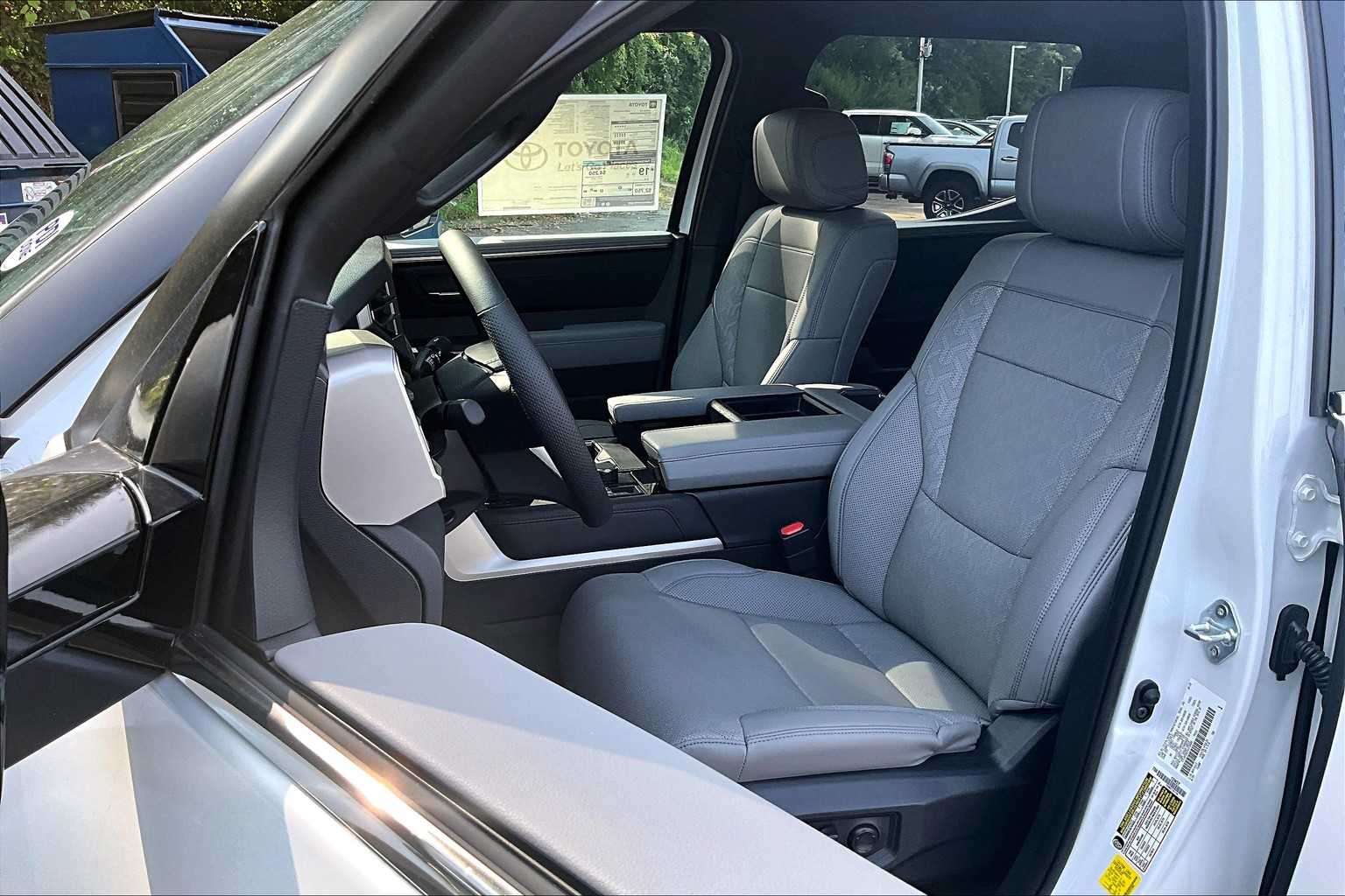 2025 Toyota Tundra Limited - Photo 11