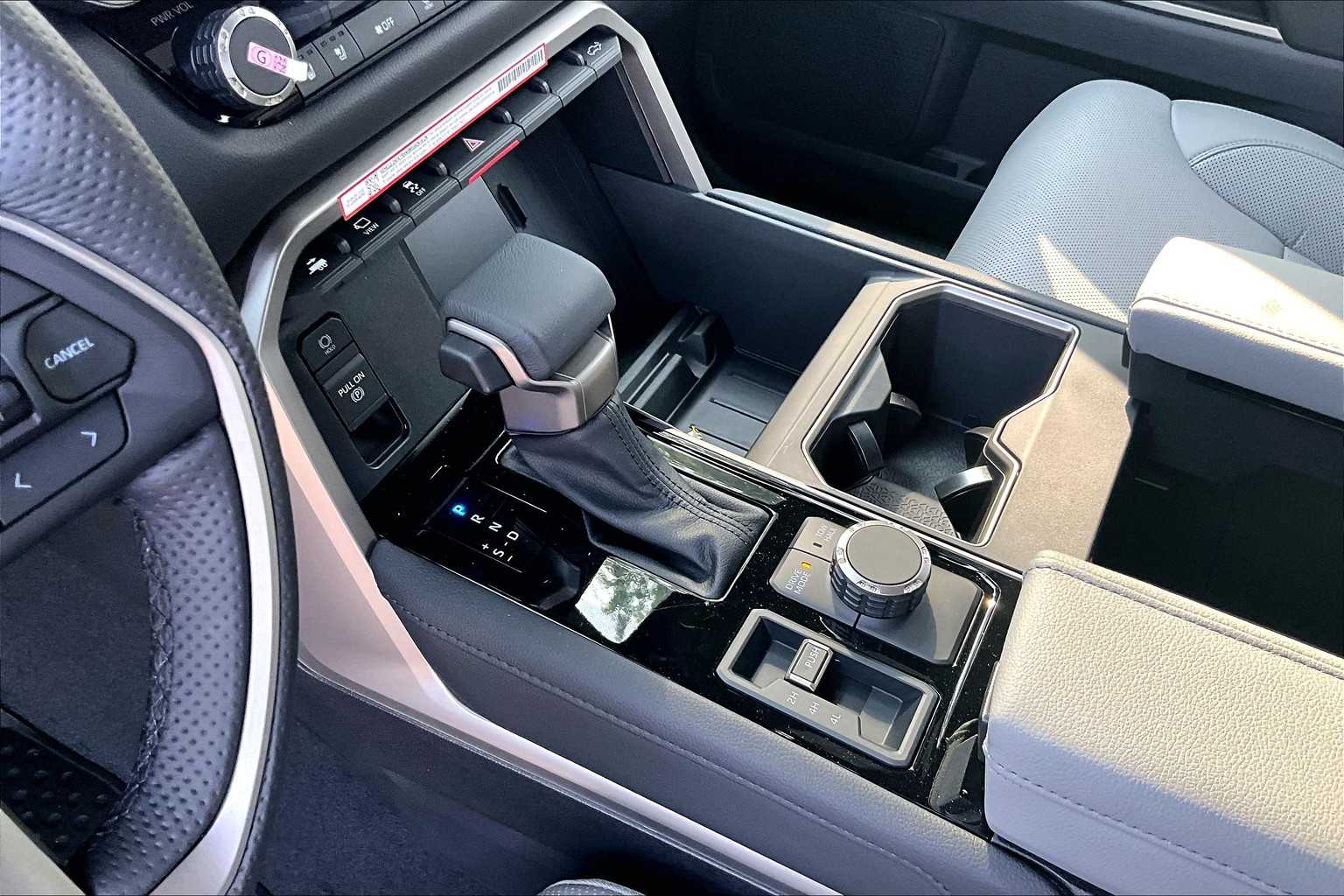 2025 Toyota Tundra Limited - Photo 14