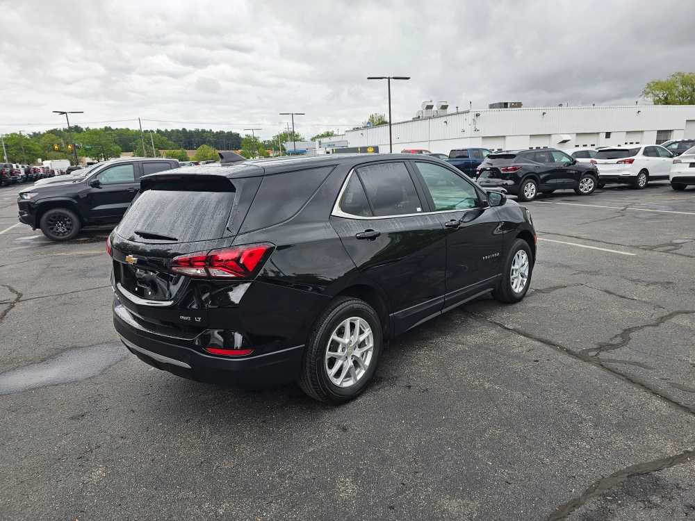 2023 Chevrolet Equinox LT - Photo 2
