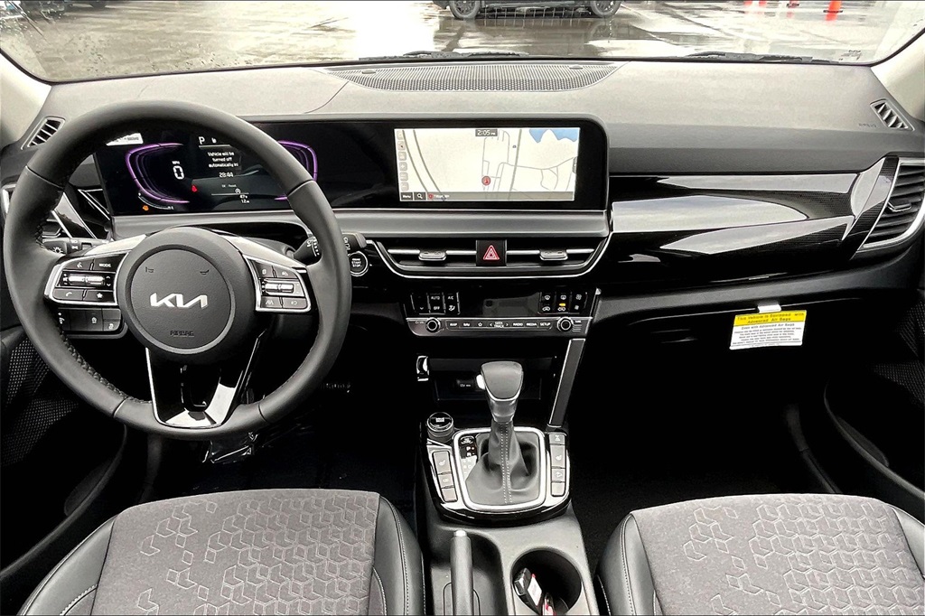 2025 Kia Seltos S - Photo 12