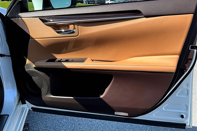 2018 Lexus ES 350 - Photo 12