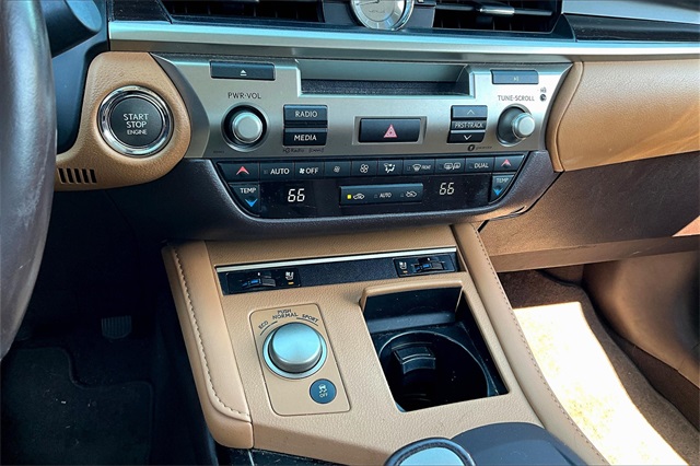 2018 Lexus ES 350 - Photo 23