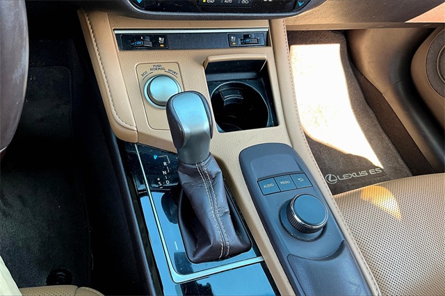 2018 Lexus ES 350 - Photo 24