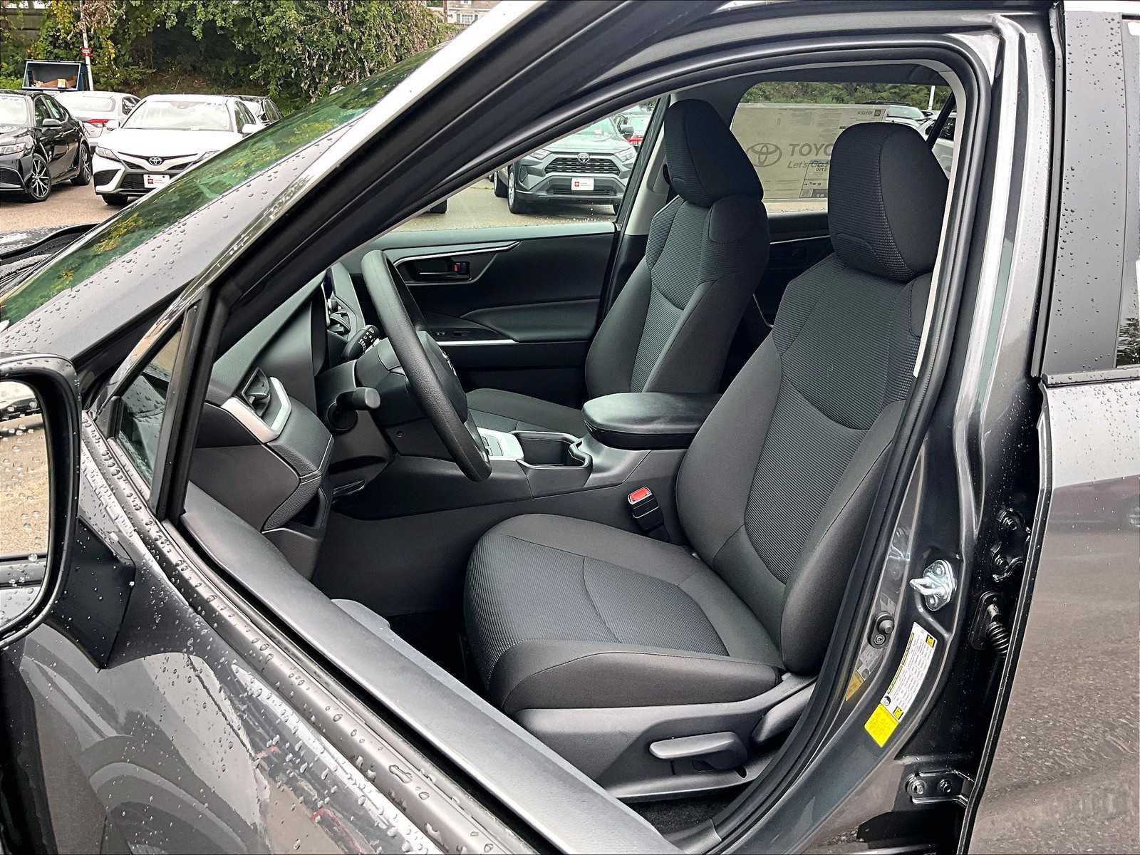 2025 Toyota RAV4 LE - Photo 11