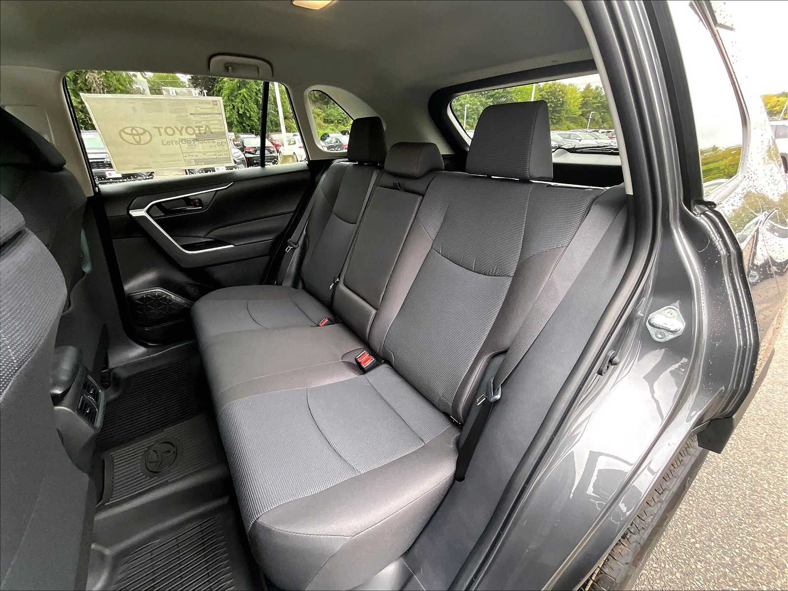 2025 Toyota RAV4 LE - Photo 15