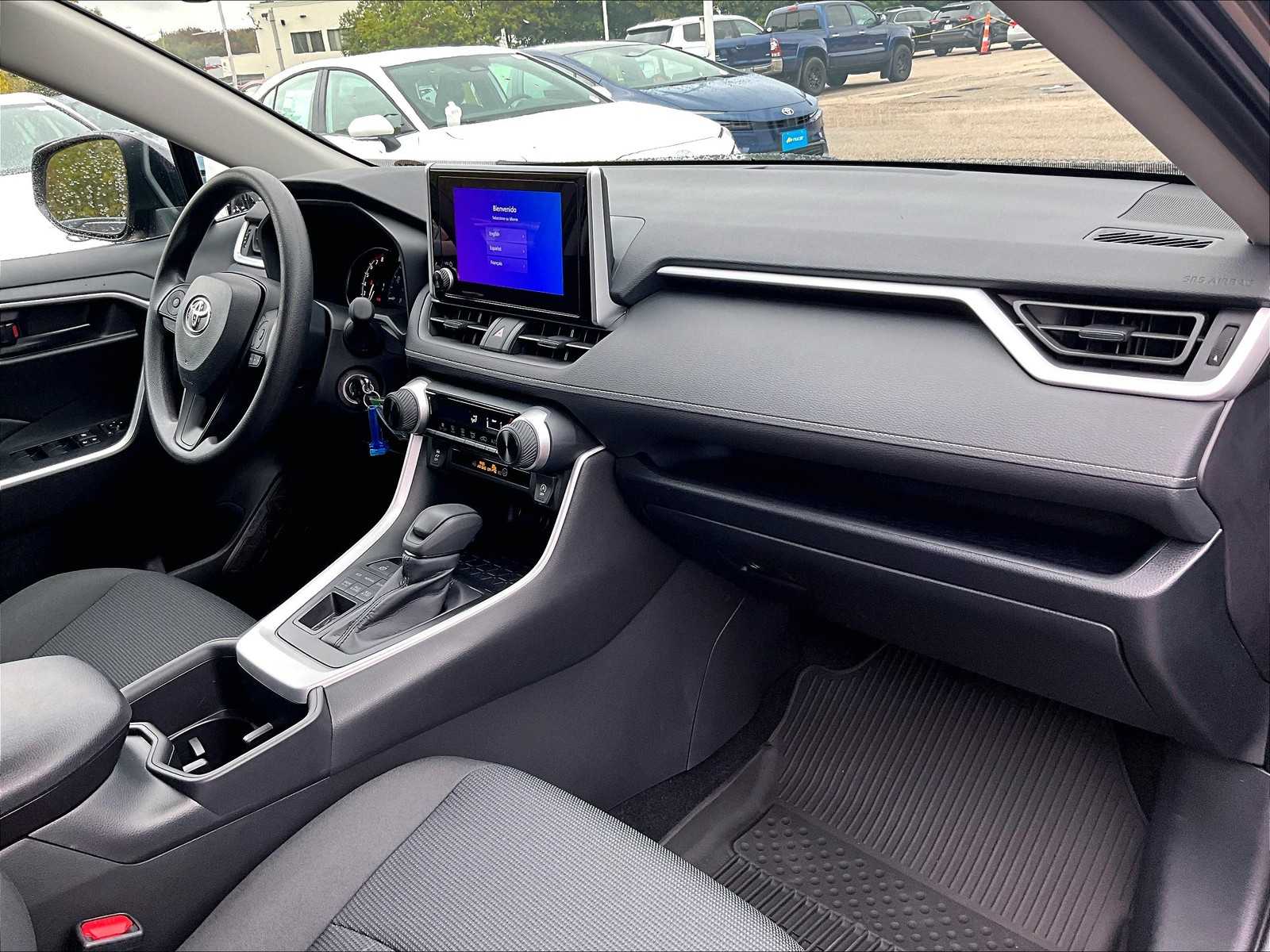 2025 Toyota RAV4 LE - Photo 10