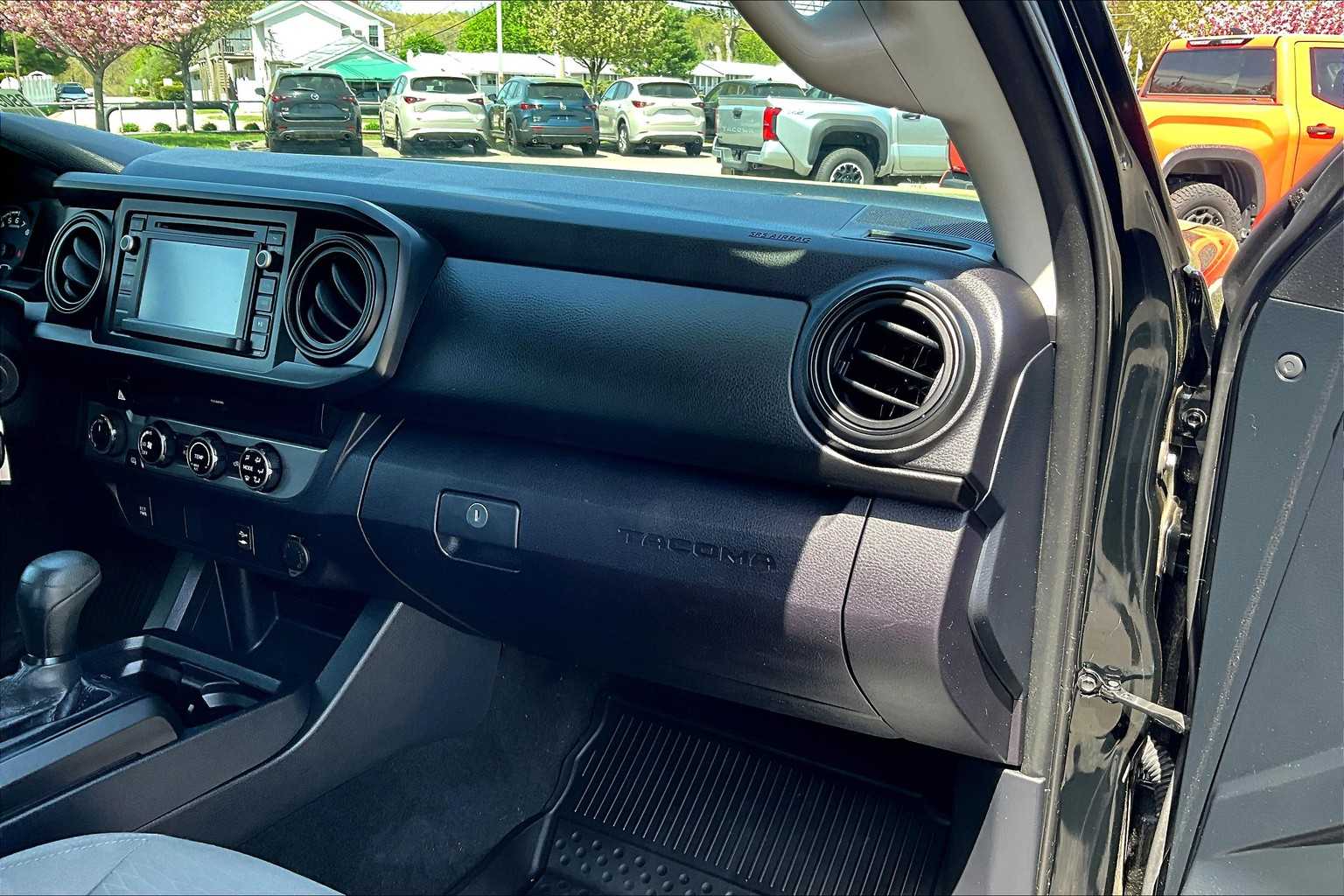 2018 Toyota Tacoma SR - Photo 13