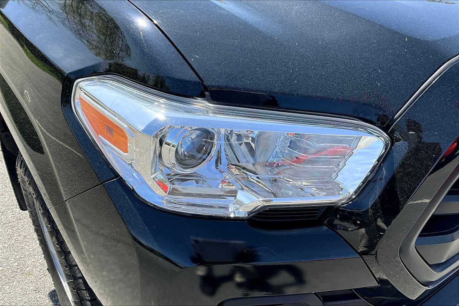 2018 Toyota Tacoma SR - Photo 32