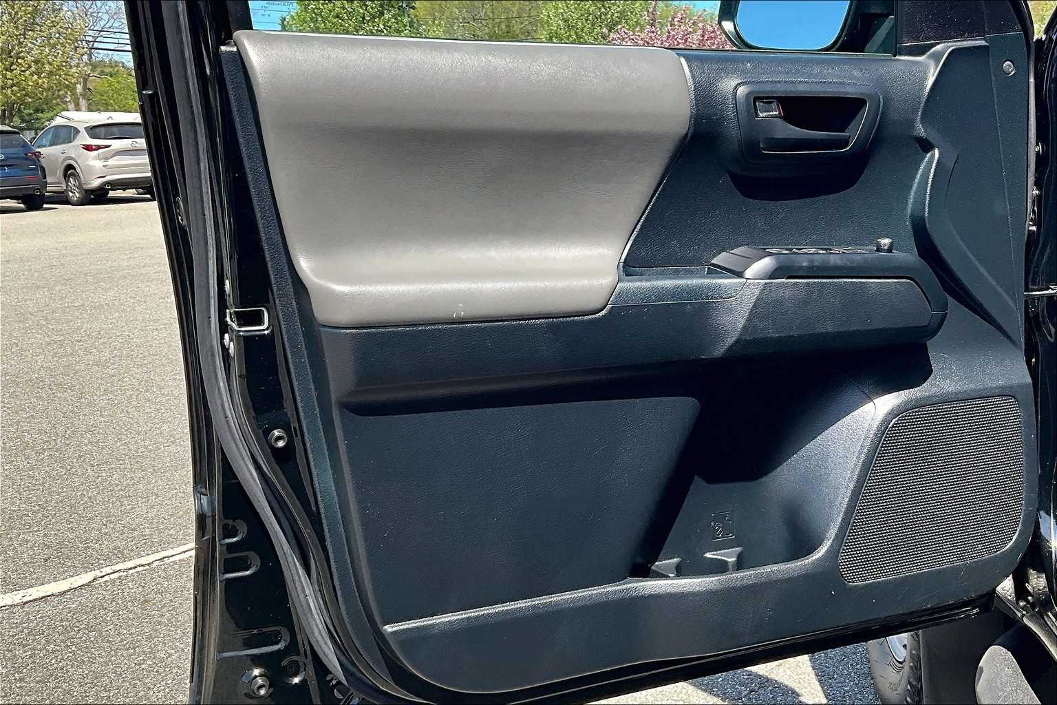 2018 Toyota Tacoma SR - Photo 9
