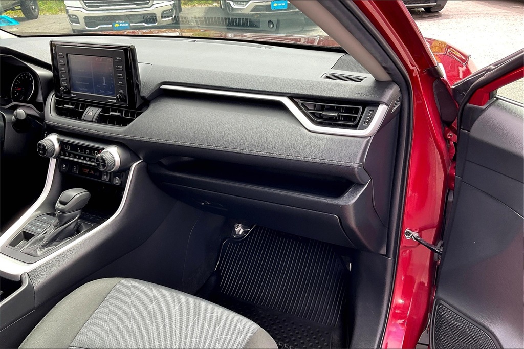2022 Toyota RAV4 XLE - Photo 12