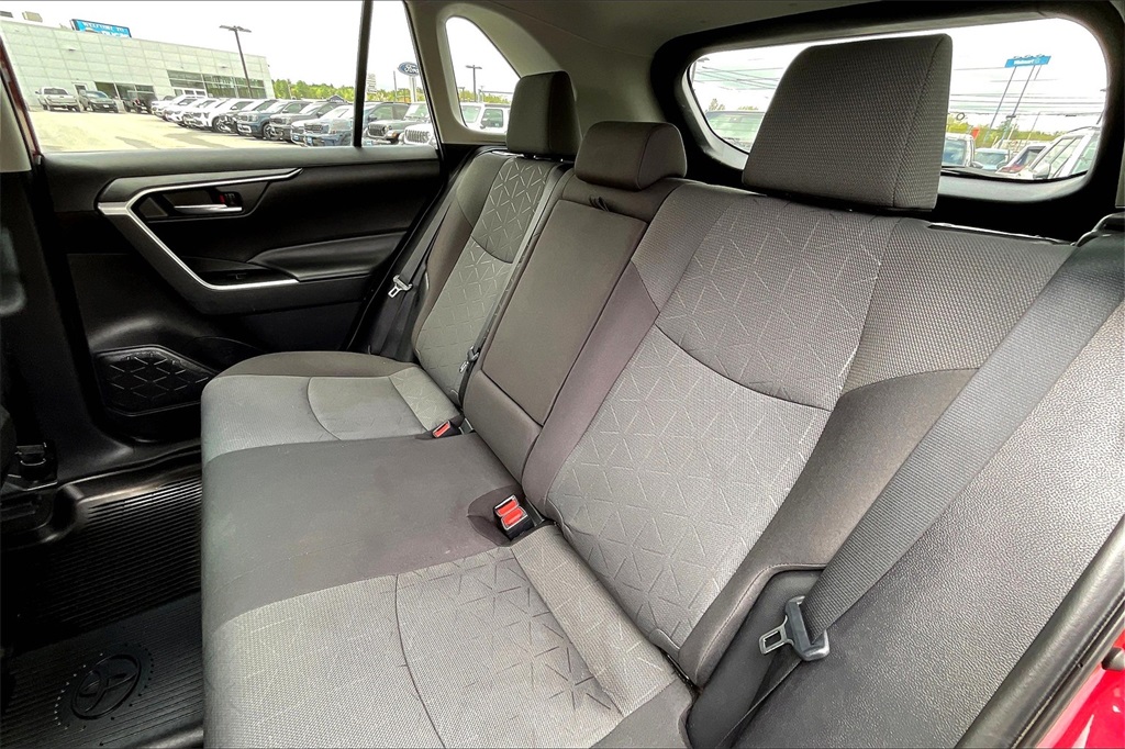 2022 Toyota RAV4 XLE - Photo 14