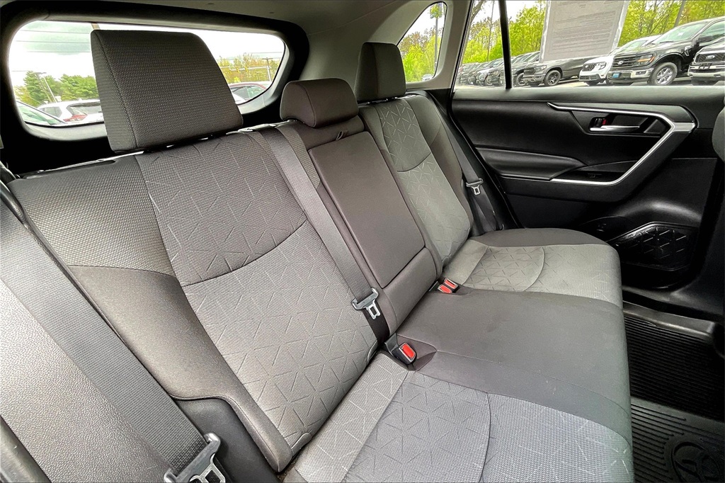 2022 Toyota RAV4 XLE - Photo 15