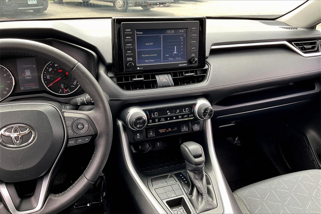 2022 Toyota RAV4 XLE - Photo 17