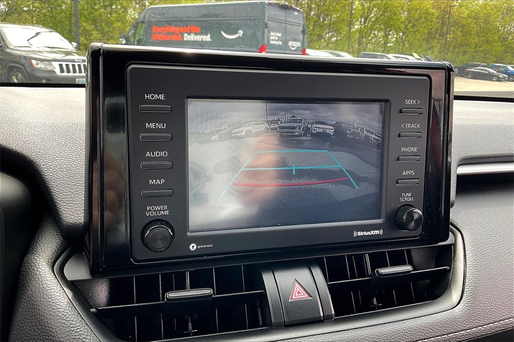 2022 Toyota RAV4 XLE - Photo 18