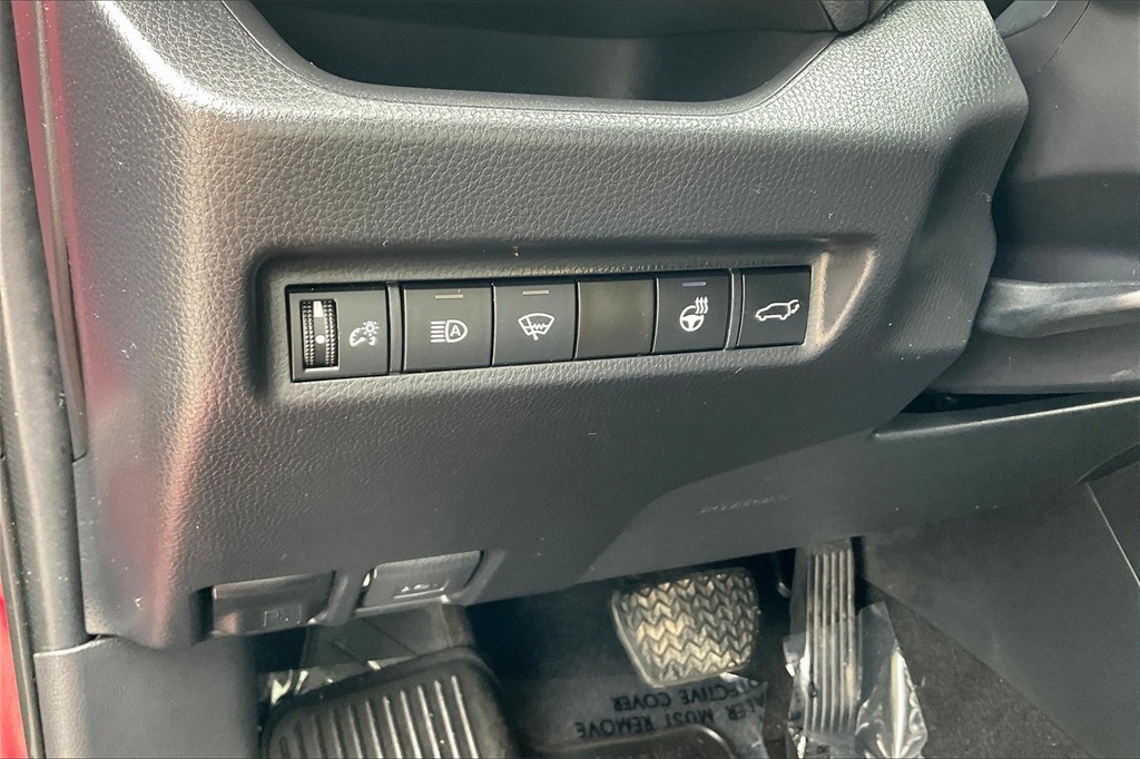 2022 Toyota RAV4 XLE - Photo 26