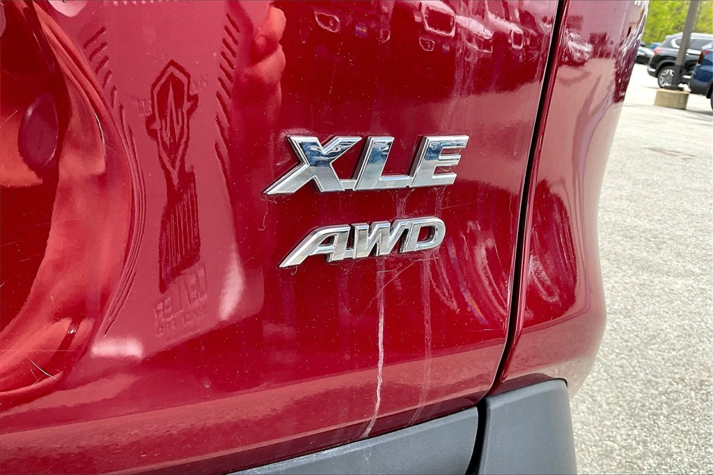2022 Toyota RAV4 XLE - Photo 28