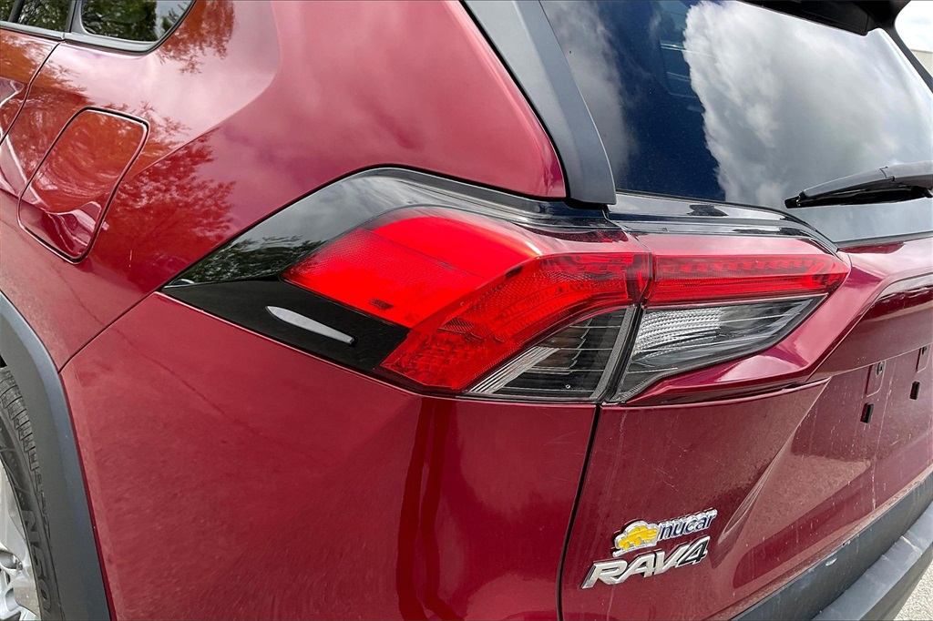 2022 Toyota RAV4 XLE - Photo 32