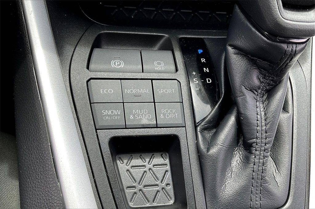 2022 Toyota RAV4 XLE - Photo 34