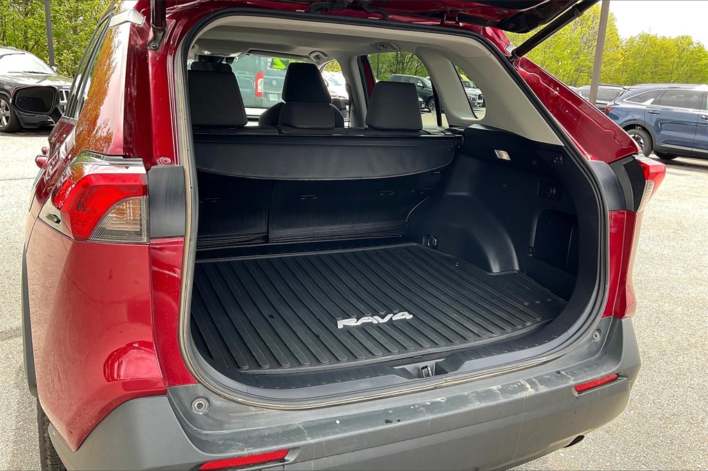 2022 Toyota RAV4 XLE - Photo 36