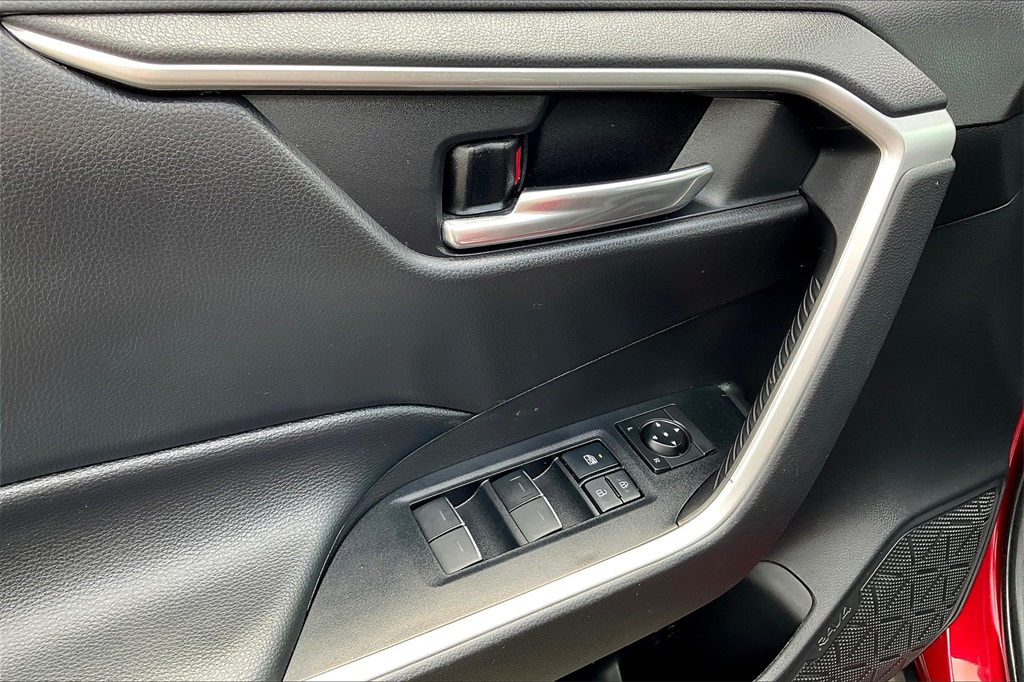 2022 Toyota RAV4 XLE - Photo 39