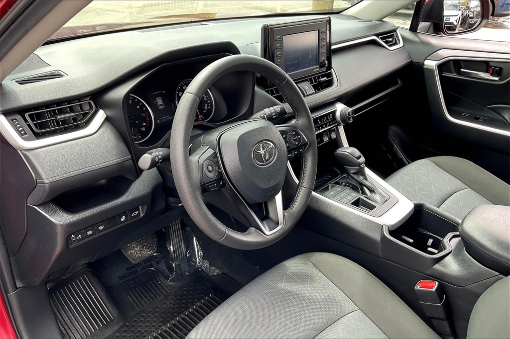 2022 Toyota RAV4 XLE - Photo 8
