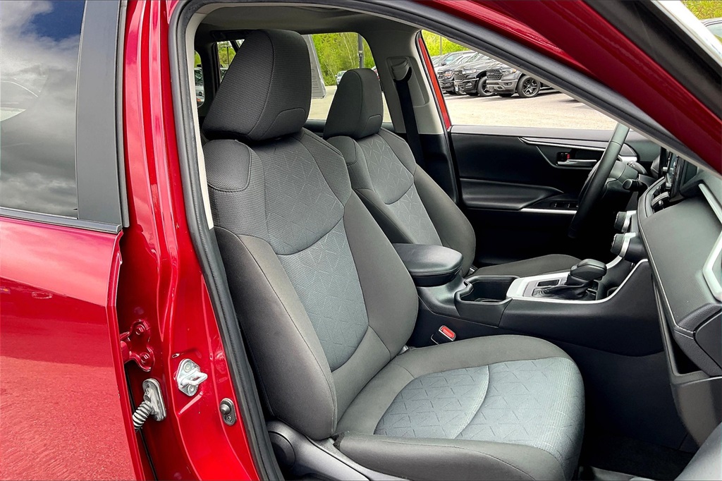 2022 Toyota RAV4 XLE - Photo 10