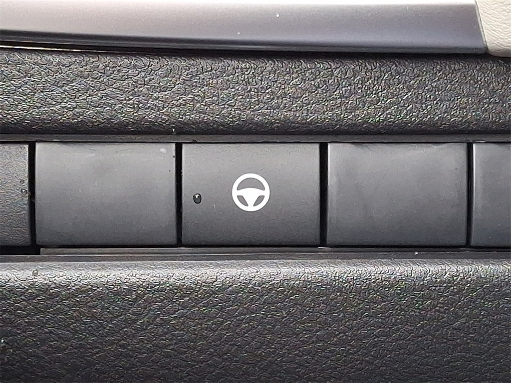 2025 Nissan Rogue SV - Photo 17