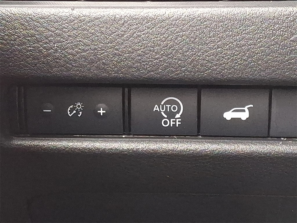 2025 Nissan Rogue SV - Photo 18