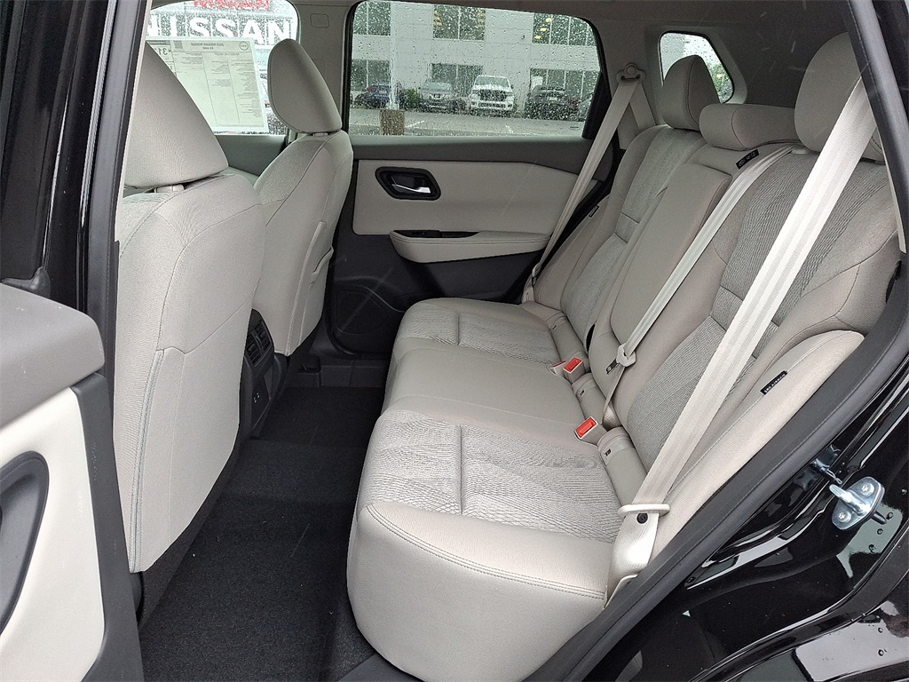 2025 Nissan Rogue SV - Photo 6