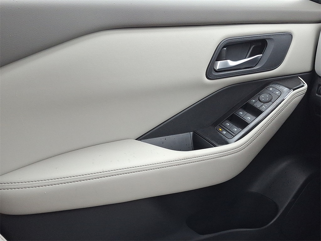 2025 Nissan Rogue SV - Photo 8