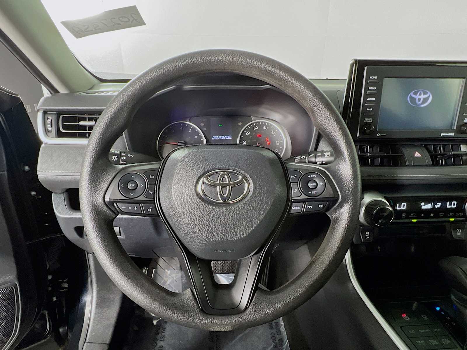 2022 Toyota RAV4 XLE - Photo 11