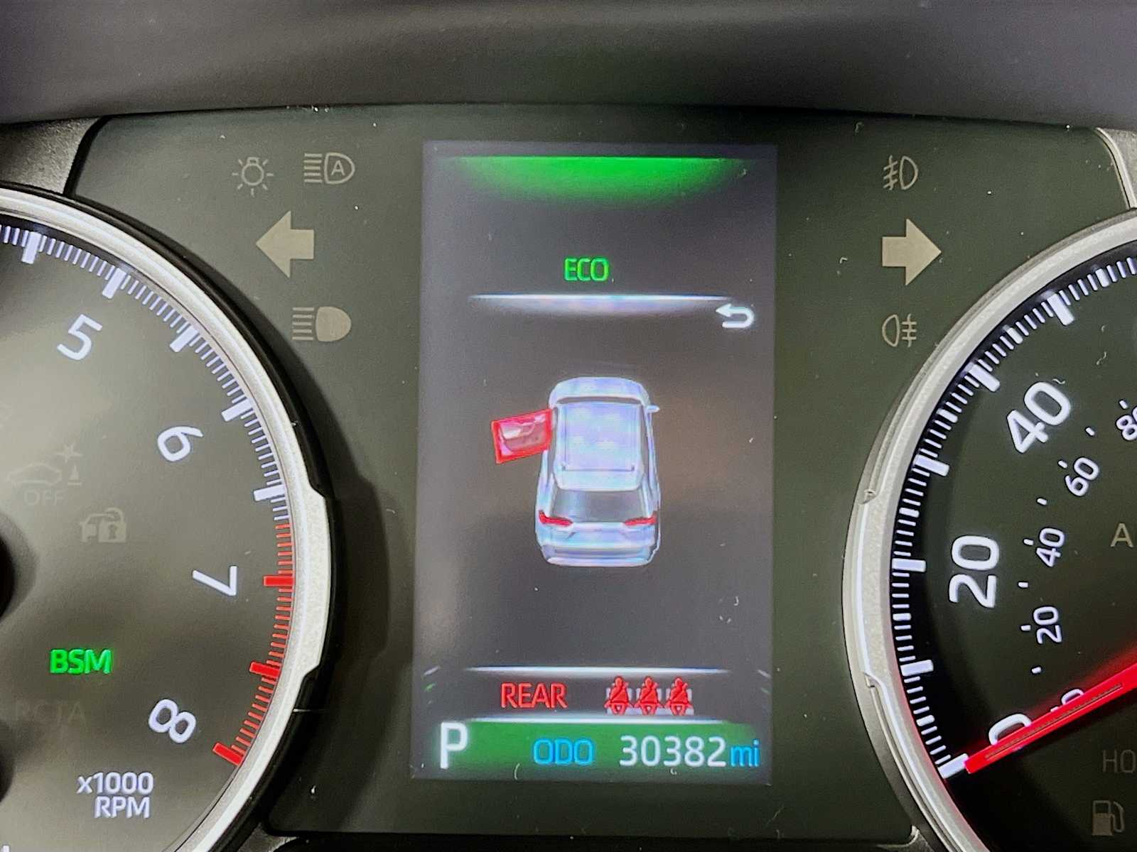 2022 Toyota RAV4 XLE - Photo 12