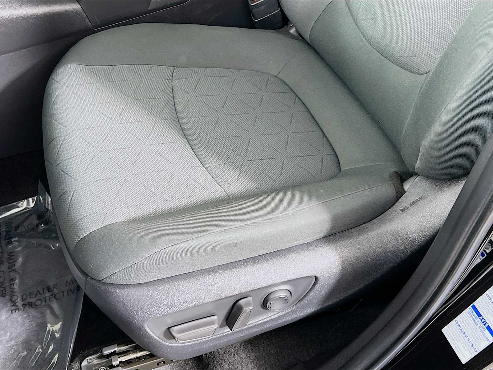 2022 Toyota RAV4 XLE - Photo 19
