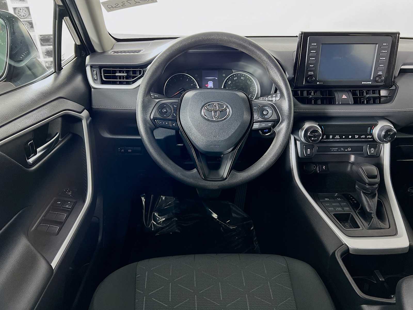 2022 Toyota RAV4 XLE - Photo 21