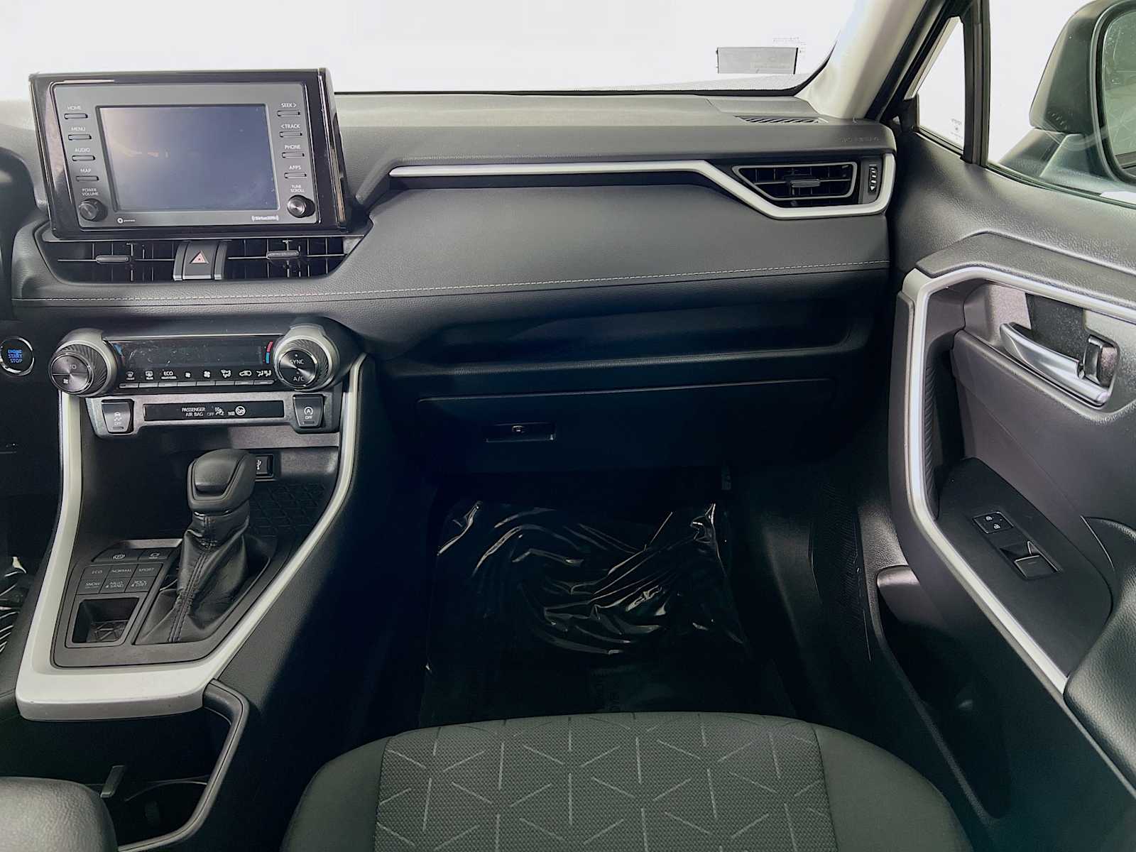 2022 Toyota RAV4 XLE - Photo 22