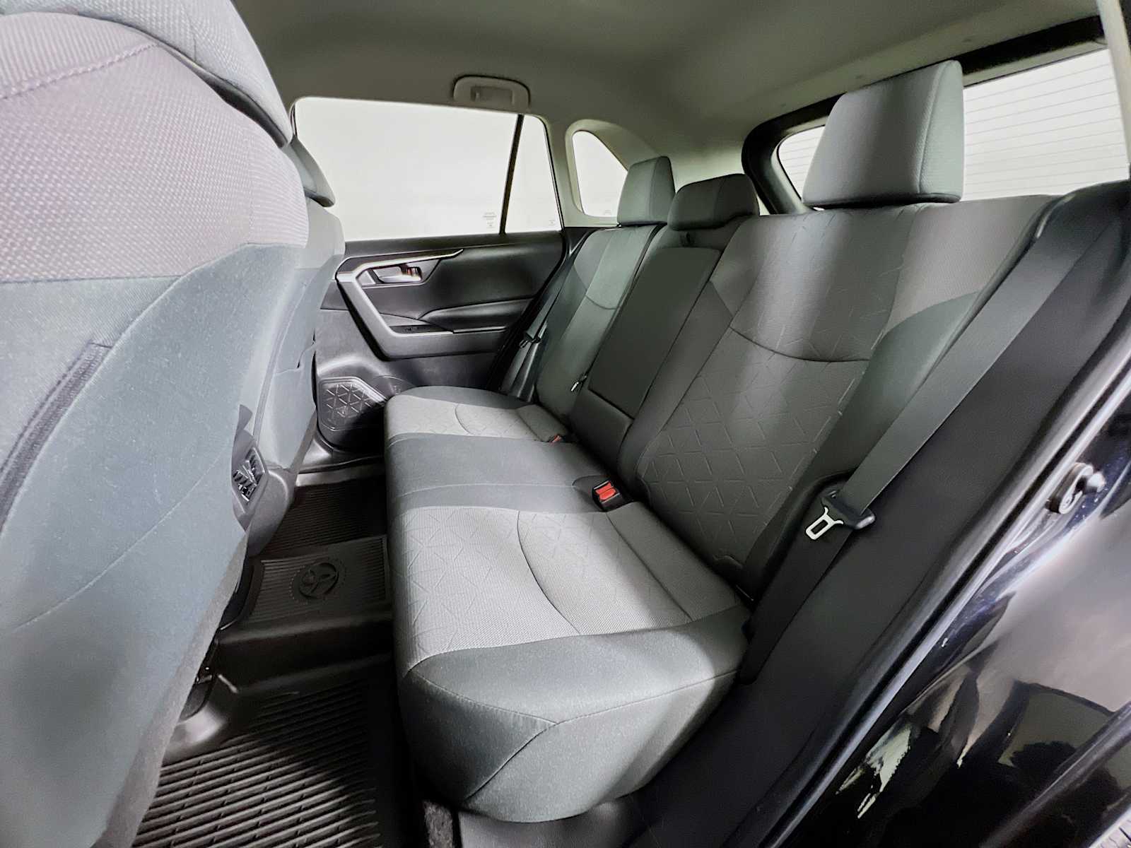 2022 Toyota RAV4 XLE - Photo 23