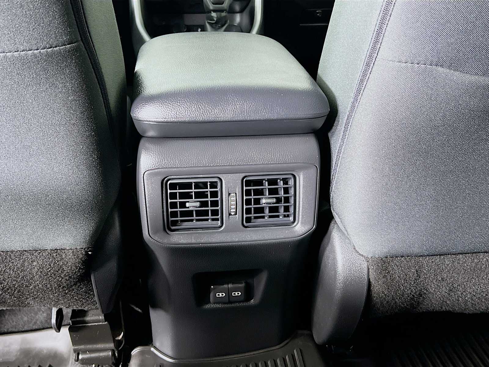 2022 Toyota RAV4 XLE - Photo 24