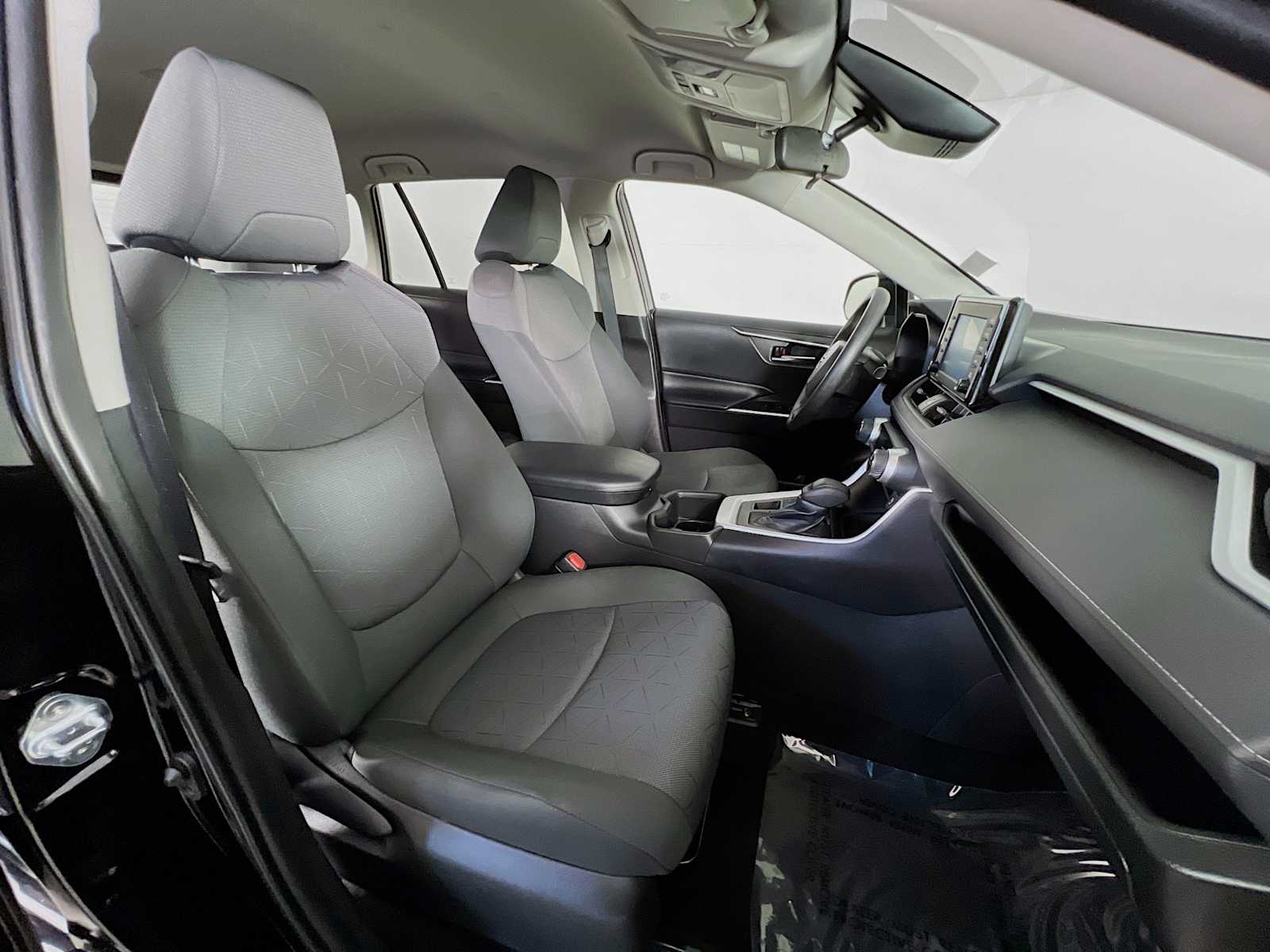 2022 Toyota RAV4 XLE - Photo 27