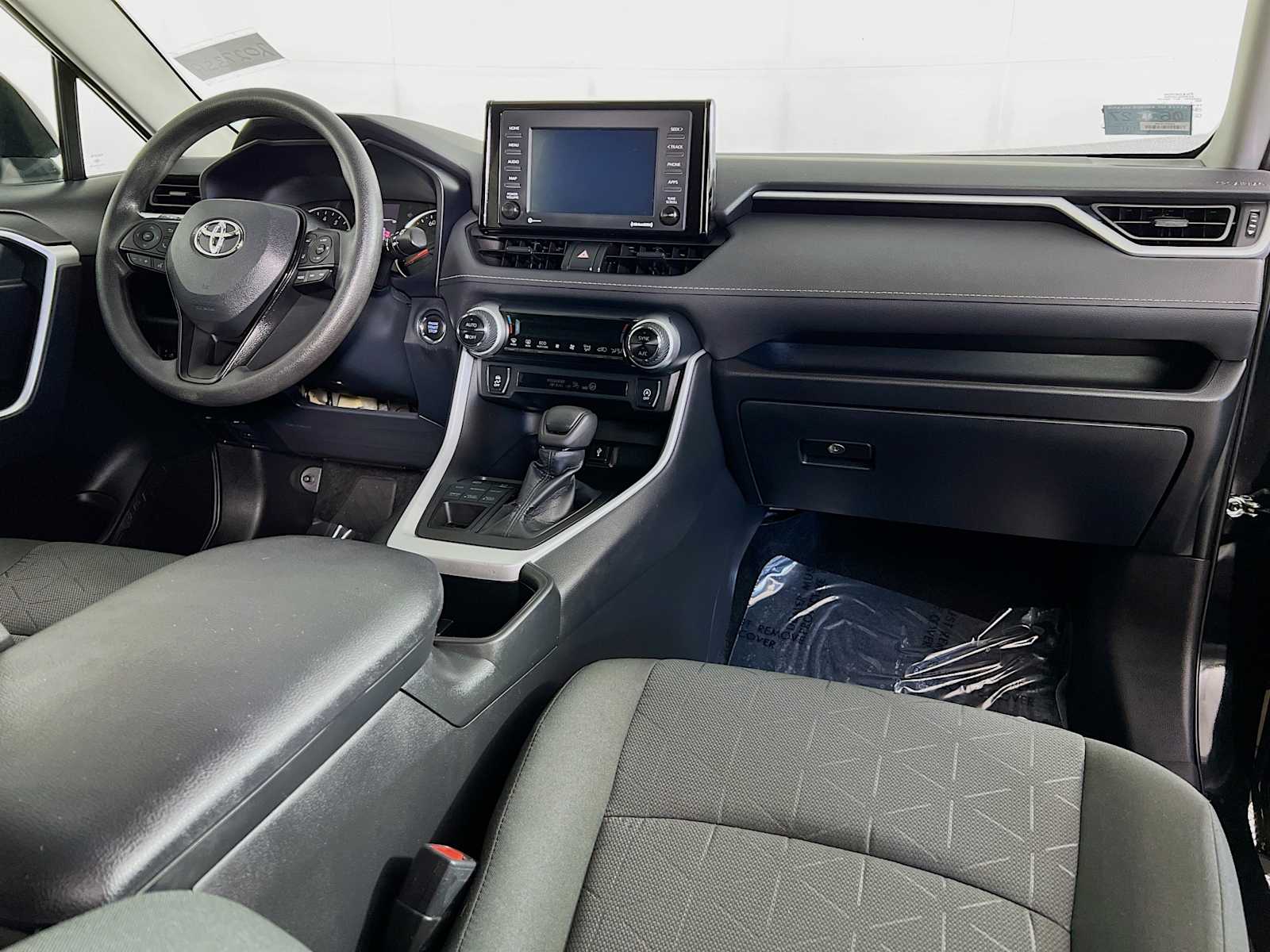 2022 Toyota RAV4 XLE - Photo 28