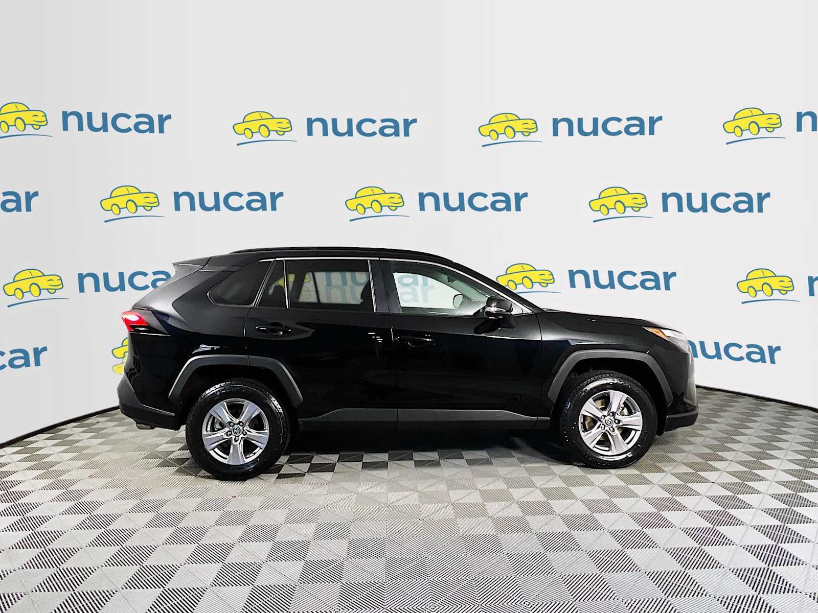 2022 Toyota RAV4 XLE - Photo 8