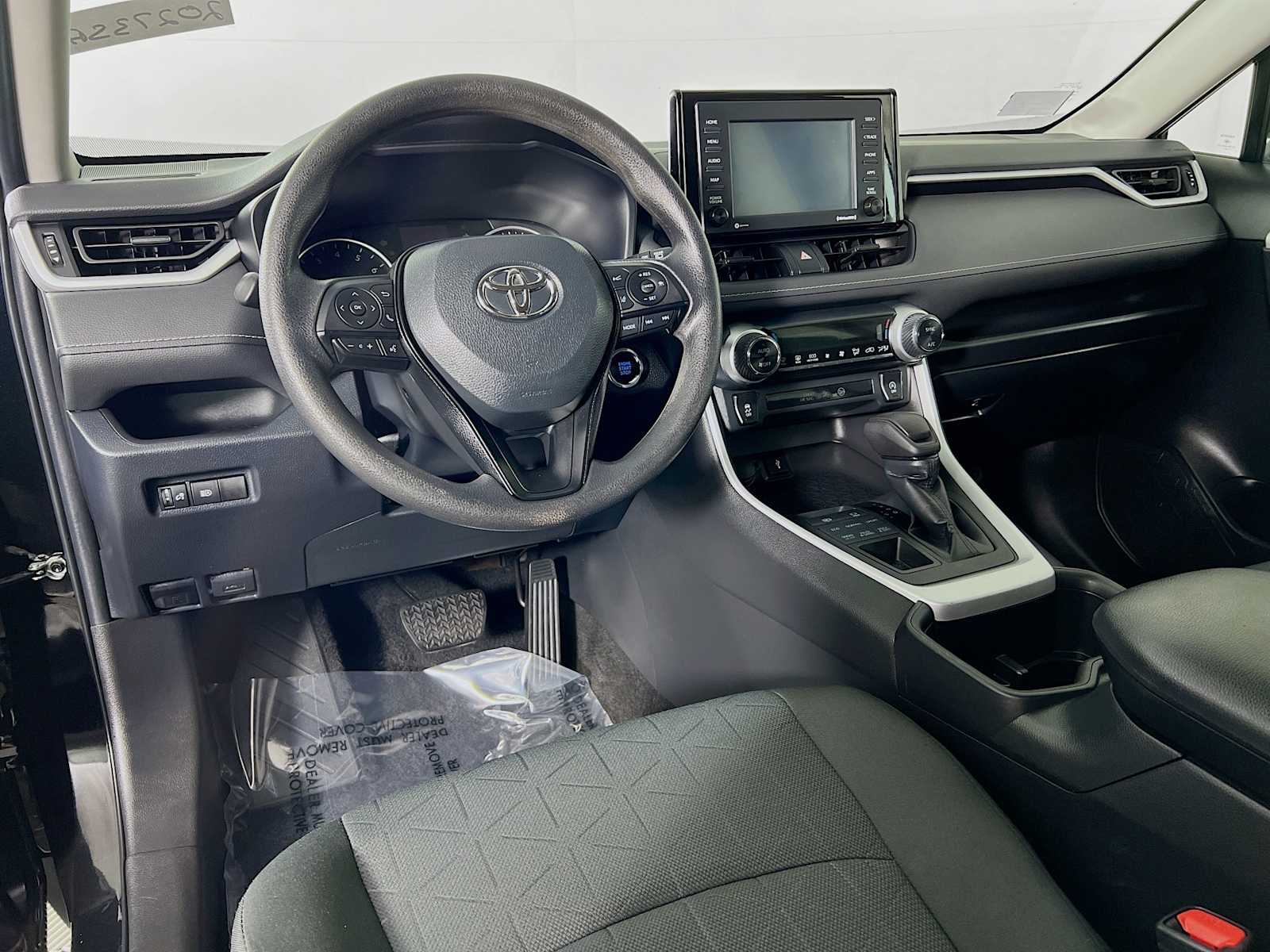 2022 Toyota RAV4 XLE - Photo 9