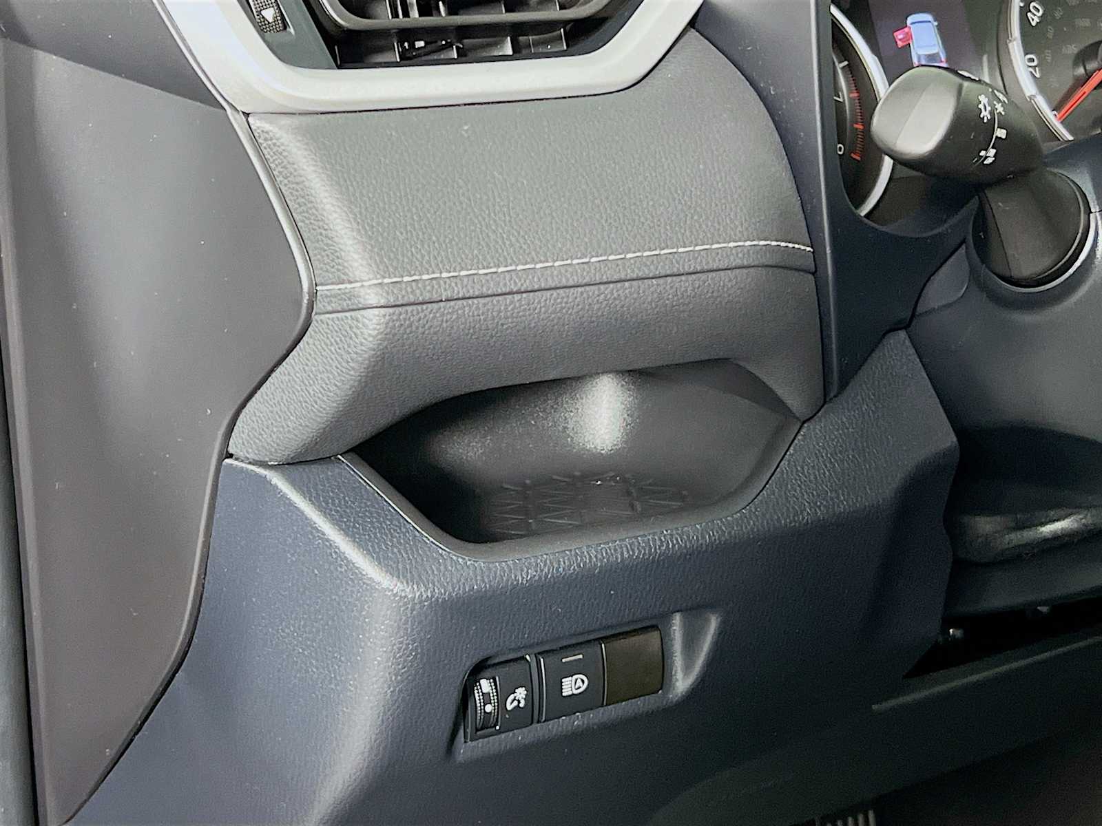 2022 Toyota RAV4 XLE - Photo 10