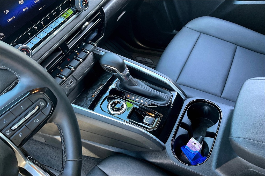 2024 Chevrolet Colorado LT - Photo 19