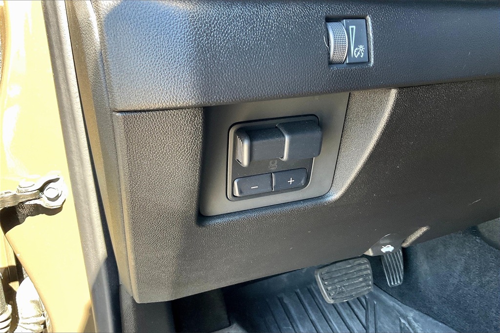 2024 Chevrolet Colorado LT - Photo 25