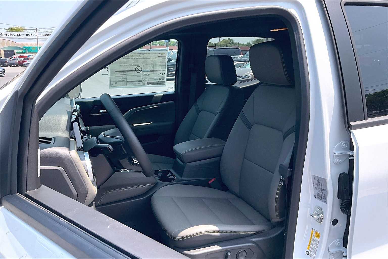 2025 Chevrolet Colorado 4WD ZR2 - Photo 11