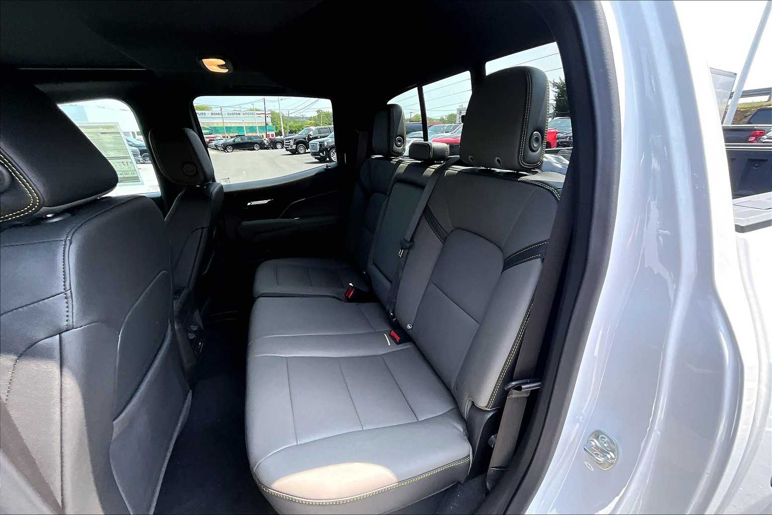 2025 Chevrolet Colorado 4WD ZR2 - Photo 15