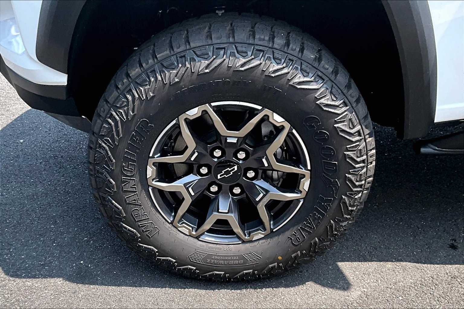 2025 Chevrolet Colorado 4WD ZR2 - Photo 8