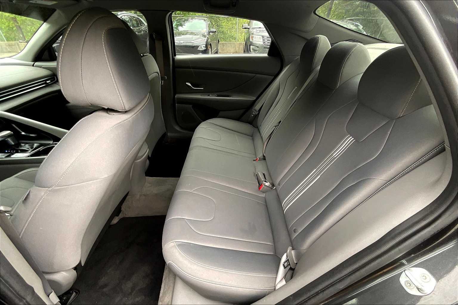 2021 Hyundai Elantra SEL - Photo 15